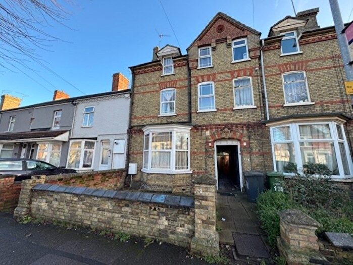 6 Bedroom Terraced House For Sale In Dogsthorpe Road, Peterborough, Cambridgeshire, PE1