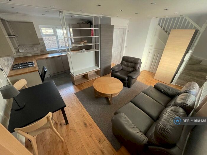 2 Bedroom Terraced House To Rent In Claremont Road, London, E11