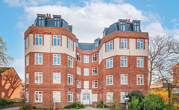 2 Bedroom Flat To Rent In Kings Avenue, Clapham, SW4