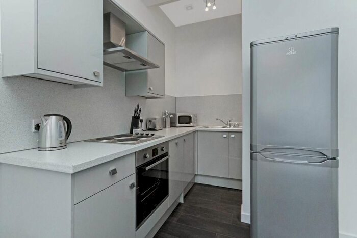 2 Bedroom Flat To Rent In Lyndhurst Gardens, North Kelvinside, Glasgow, G20