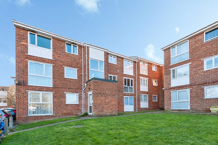 2 Bedroom Flat For Sale In Trafalgar Court, Braintree, CM7
