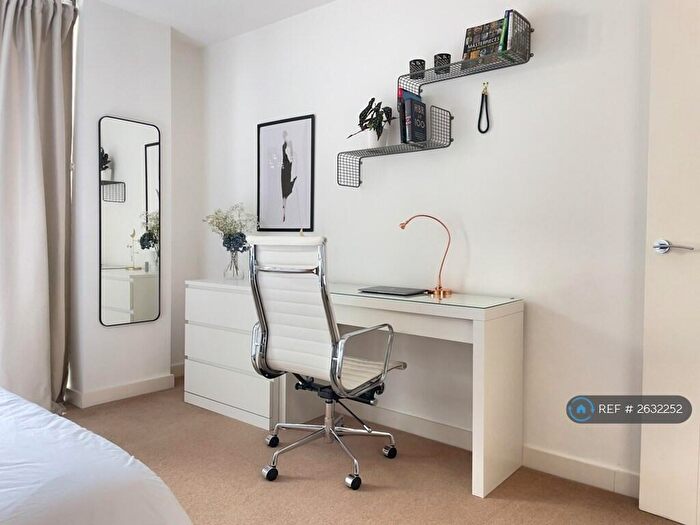 1 Bedroom Flat To Rent In Forge Square, London, E14