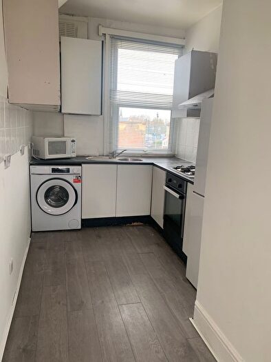 2 Bedroom Flat To Rent In Whitehorse Road, Croydon, CR0