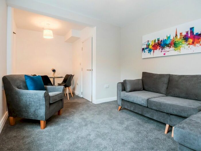 4 Bedroom Semi-Detached House To Rent In Ridgeway Road, Fishponds, Bristol, BS16