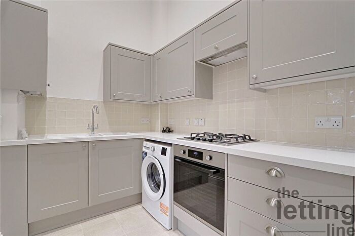 1 Bedroom Flat To Rent In Penrose House, Newsholme Drive, Winchmore Hill, London, N21