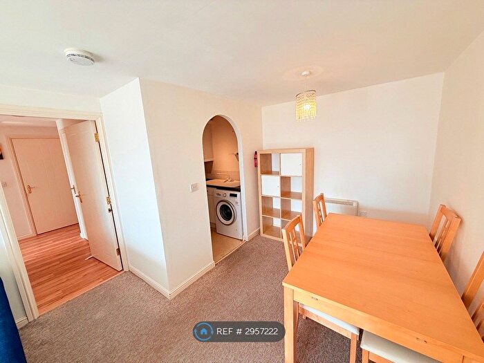 2 Bedroom Flat To Rent In High Point House, Bristol, BS15