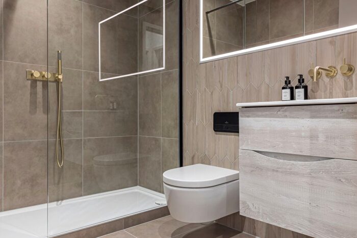 2 Bedroom Flat For Sale In Glenburnie Road, London, SW17