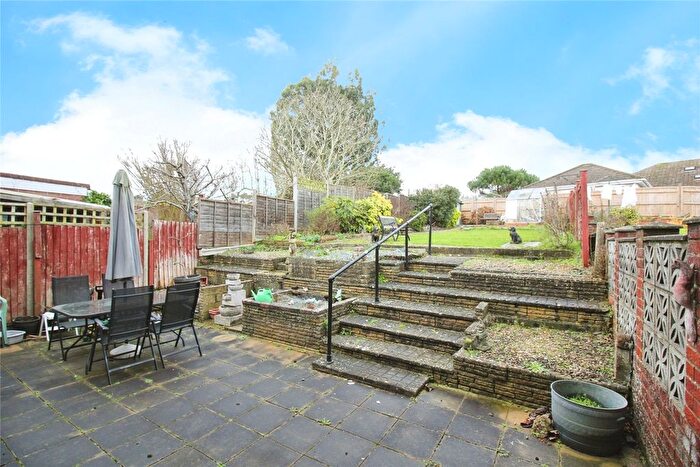 3 Bedroom Semi-Detached House For Sale In Fairford Road, Tilehurst, Reading, RG31