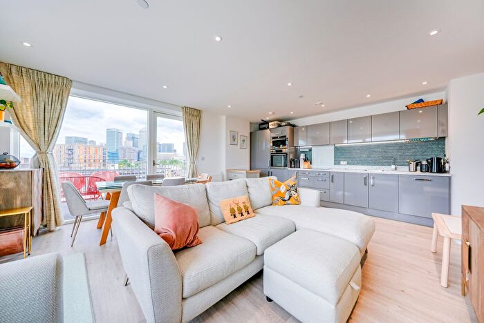3 Bedroom Flat For Sale In Thomas Road, London, E14