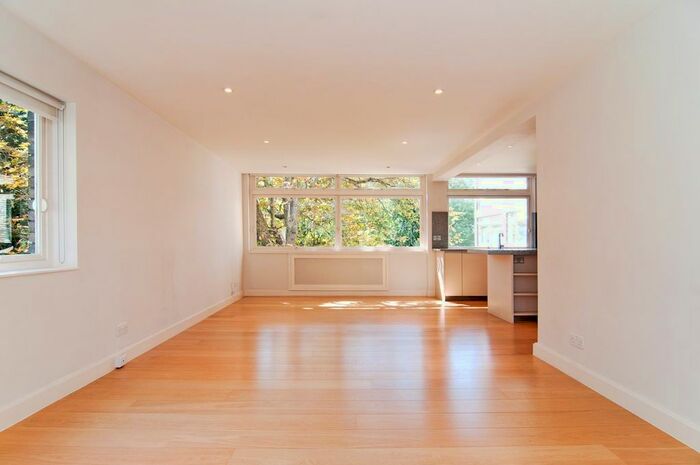 3 Bedroom Flat To Rent In Park Close, Holland Park, W14