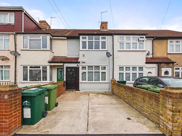 2 Bedroom Terraced House For Sale In Ravensbourne Avenue, Stanwell, Middlesex, TW19