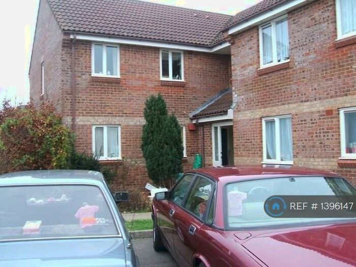 2 Bedroom Flat To Rent In Noake Road, Sherborne, DT9
