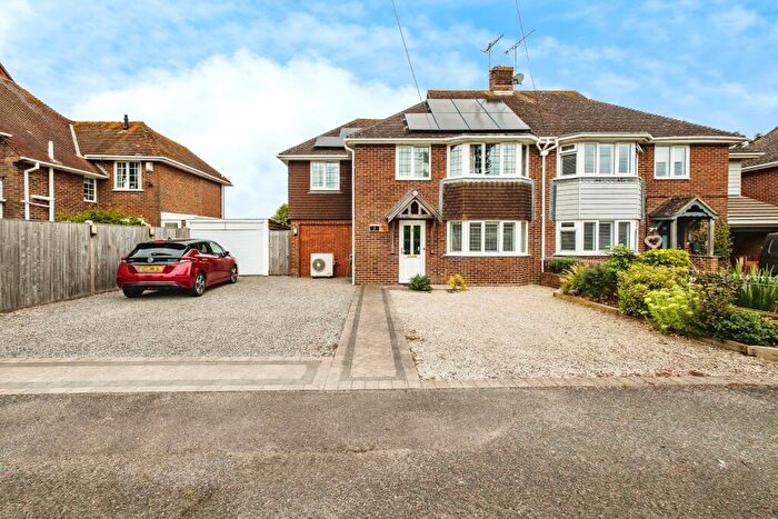 3 Bedroom Semi-Detached House For Sale In Arunford Close, Arundel, BN18