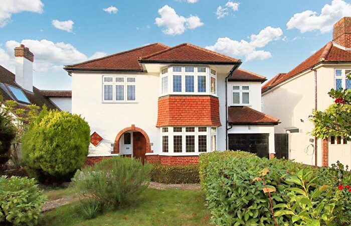 4 Bedroom Detached House For Sale In Woodland Way, West Wickham, BR4