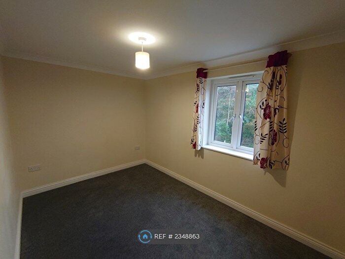 2 Bedroom Flat To Rent In Browns Hill, Penryn, TR10