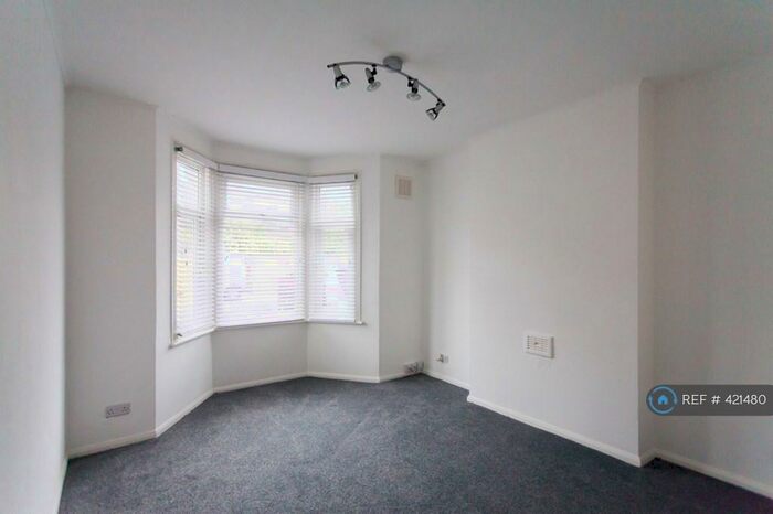 2 Bedroom Maisonette To Rent In Boswell Road, London, CR7