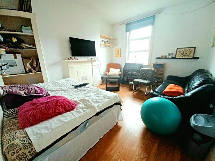 5 Bedroom Flat To Rent In Hornsey Road, Holloway, N7