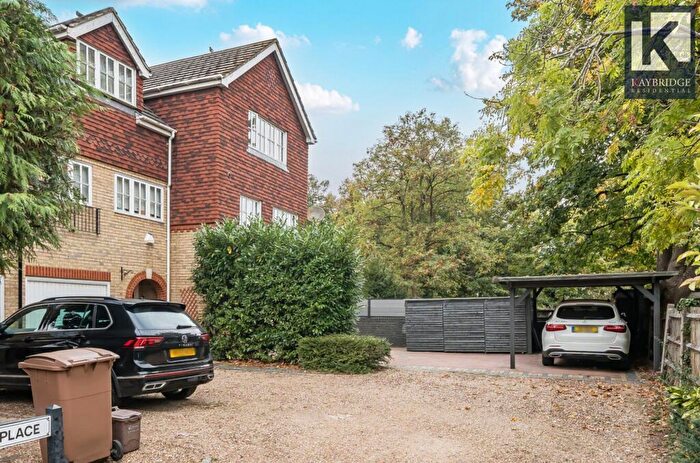 4 Bedroom End Of Terrace House For Sale In Grange Vale, Sutton, SM2