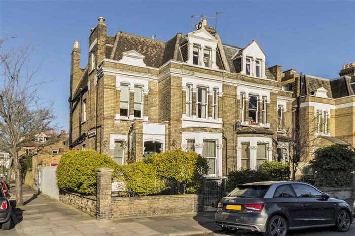 2 Bedroom Flat To Rent In Priory Road, Kew, Richmond, TW9