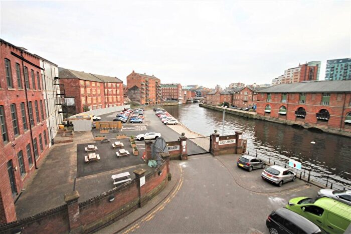 2 Bedroom Apartment To Rent In Riverside Court, Leeds, LS1