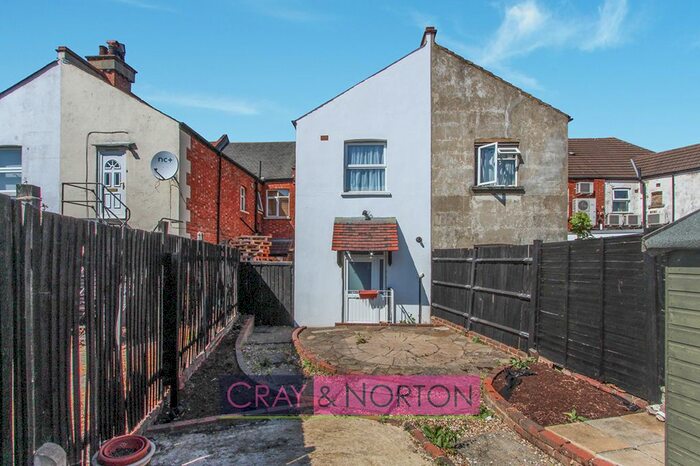 3 Bedroom Maisonette To Rent In Lower Addiscombe Road, Addiscombe, CR0