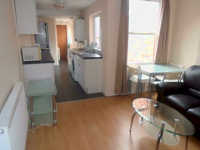 5 Bedroom House To Rent In Harrow Road, B29