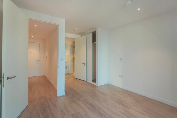 2 Bedroom Flat To Rent In Pressing Lane, Hayes UB3