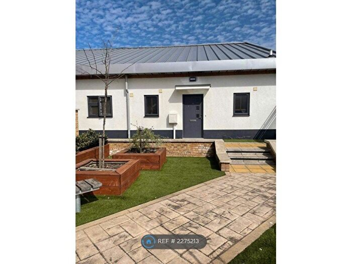 2 Bedroom Maisonette To Rent In Chequers Court, Dartford, DA1