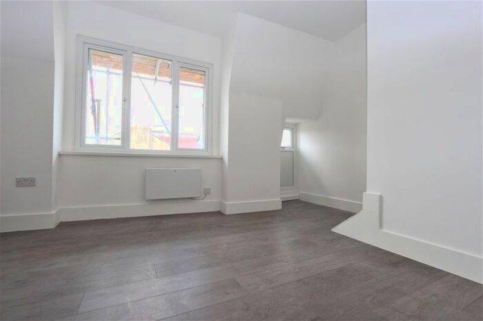 Property To Rent In Queens Parade, Green Lanes, London, N8