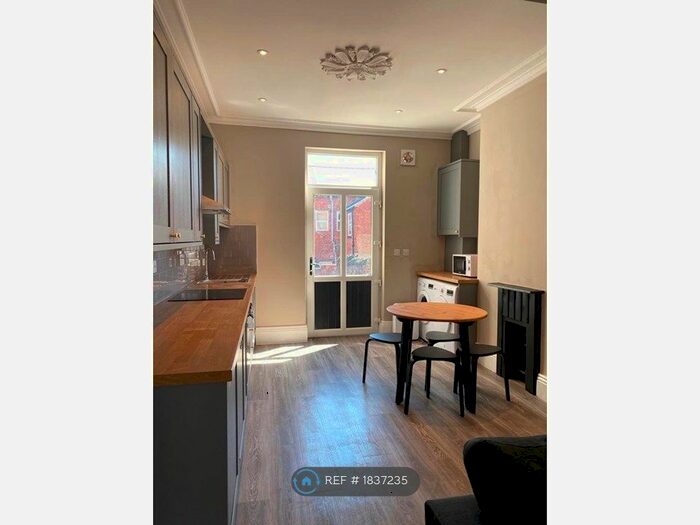 6 Bedroom Terraced House To Rent In Brunswick Street, Sheffield, S10