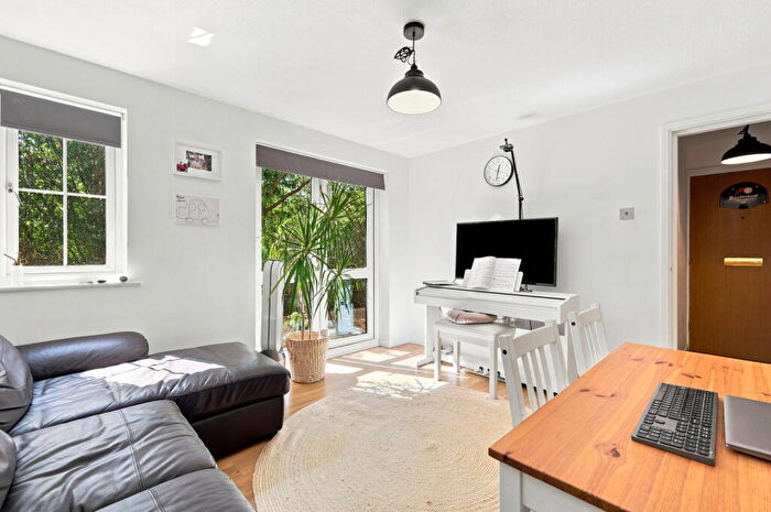 1 Bedroom Flat For Sale In Box Close, Laindon, Basildon, SS15