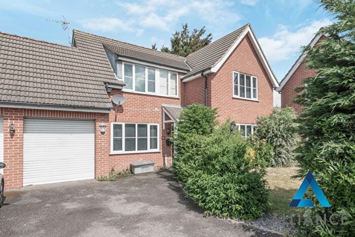 3 Bedroom Detached House To Rent In Portway, Essex, RM13