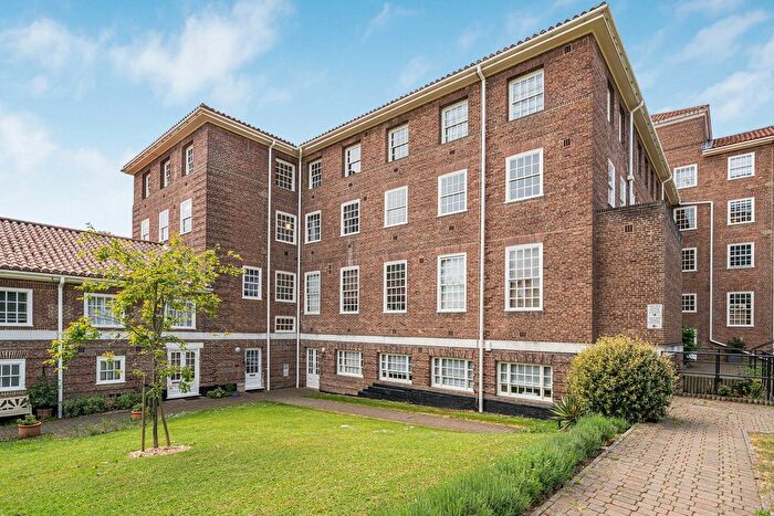 1 Bedroom Flat For Sale In Scott Avenue, London, SW15