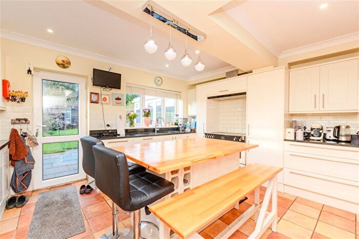 4 Bedroom Detached Bungalow For Sale In Norwood Lane, Meopham, Kent, DA13