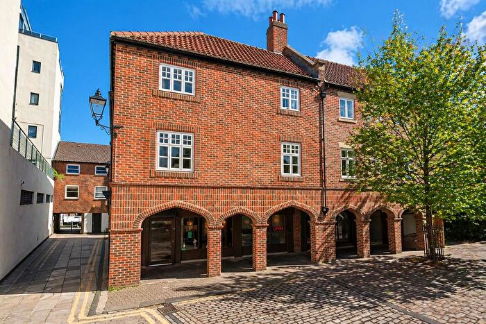 3 Bedroom Flat To Rent In Taylors Court, Newcastle Upon Tyne, NE1