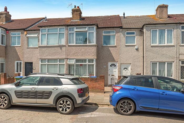 3 Bedroom Terraced House For Sale In Hurst Road, Erith, DA8