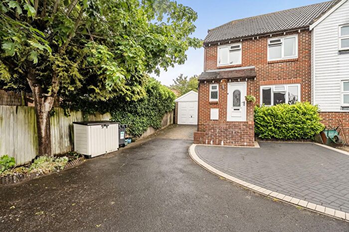3 Bedroom Semi-Detached House For Sale In Brindles Field, Tonbridge, TN9