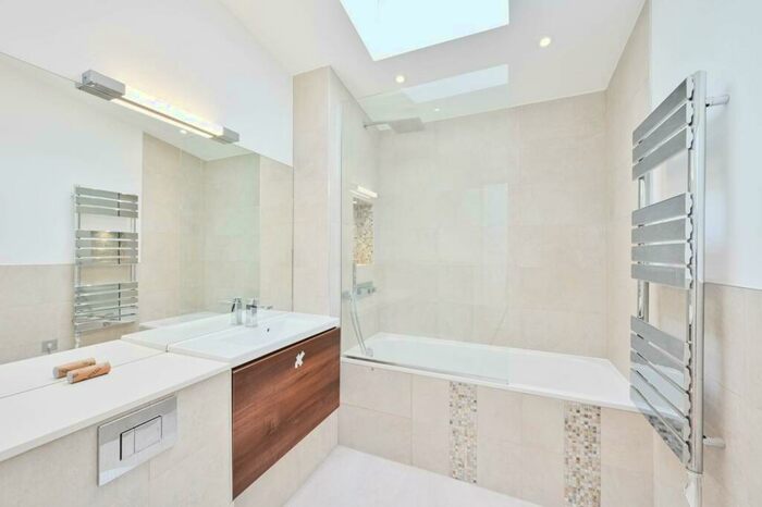 3 Bedroom House To Rent In Moray Mews, Finsbury Park, London, N7