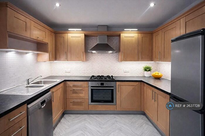 2 Bedroom Flat To Rent In Eaton Grange, Leeds, LS26