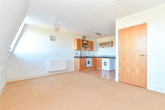 1 Bedroom Flat For Sale In High Street, Wickford, Essex, SS12