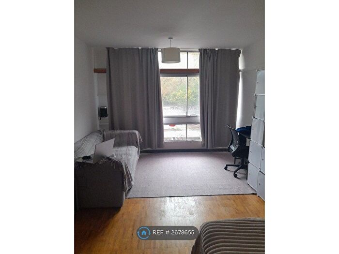 Studio To Rent In Cullum Welch House Golden Lane Estate, London, EC1Y