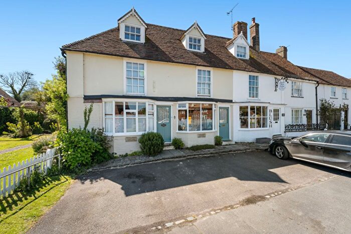 4 Bedroom End Of Terrace House For Sale In The Street, Appledore, TN26