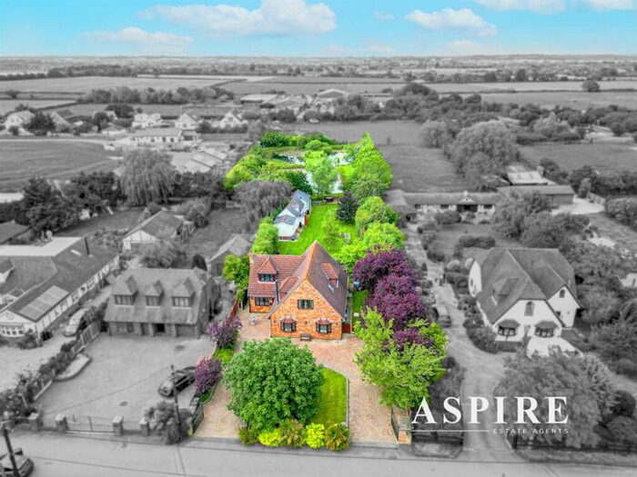 6 Bedroom Detached House For Sale In ** Plot Approx . Of An Acre ** Bowers Gifford, SS13