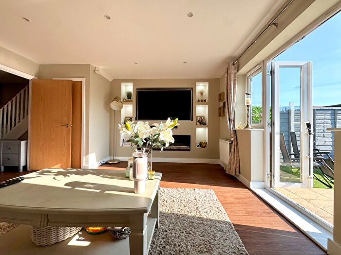 4 Bedroom Property To Rent In Rainbow Square, Shoreham-By-Sea, BN43