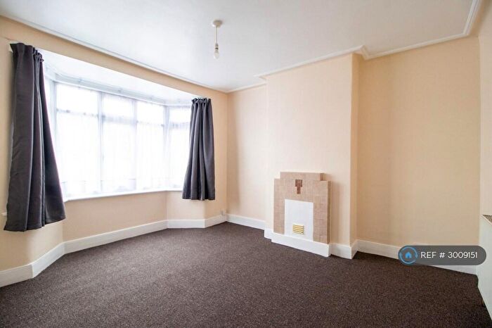 1 Bedroom Flat To Rent In Ilford Lane, Ilford, IG1