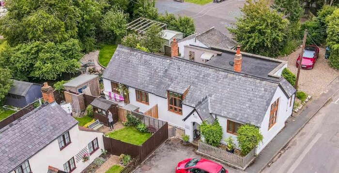 5 Bedroom Detached House For Sale In The Square, Akeley, MK18