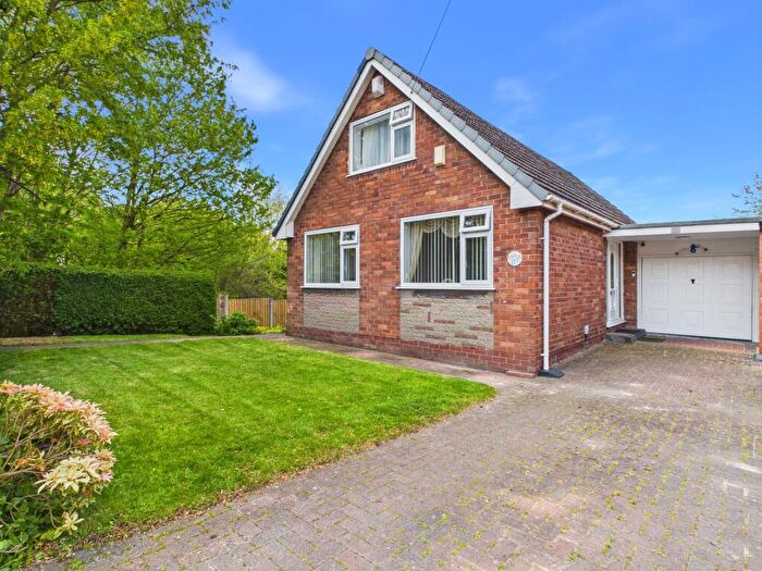 4 Bedroom Link Detached House For Sale In Claremont Drive, Aughton, L39