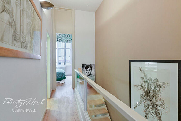 2 Bedroom Apartment To Rent In Dallington Square, London, EC1V