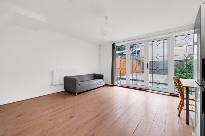 4 Bedroom Maisonette To Rent In Weymouth Terrace, Shoreditch, E2
