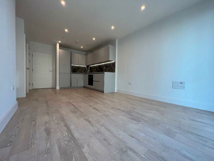 1 Bedroom Flat To Rent In Horlicks Quarters, Memorial Avenue, Slough, SL1